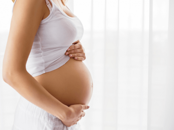 pregnant woman holding her mum tum