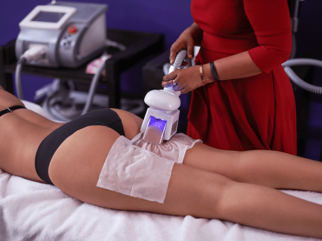 woman havong a fat freeze skin treatment in a clinic